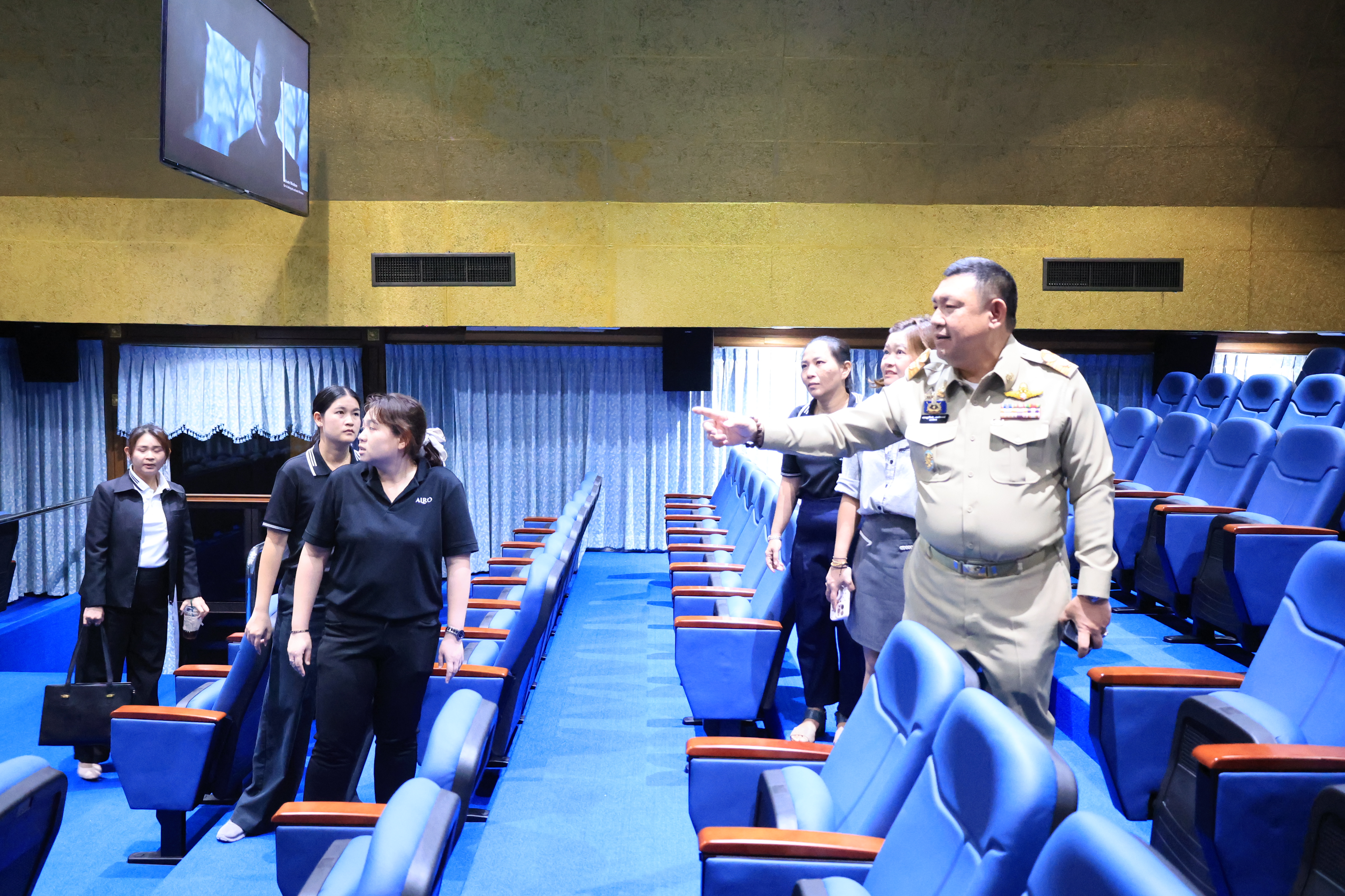title - เลขาธิการ ส.ป.ก. ตรวจความเรียบร้อย การปรับปรุงห้องประชุม ชั้น 4 ศาลาพระมิ่งขวัญ ศูนย์ส่งเสริมและพัฒนาอาชีพเสริมนอกภาคการเกษตร (ศพส.) อำเภอบางไทร จังหวัดพระนครศรีอยุธยา